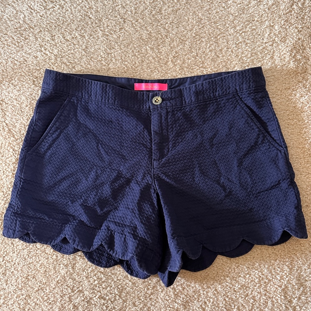 Lilly Pulitzer dark blue buttercup scallop shorts, size 8